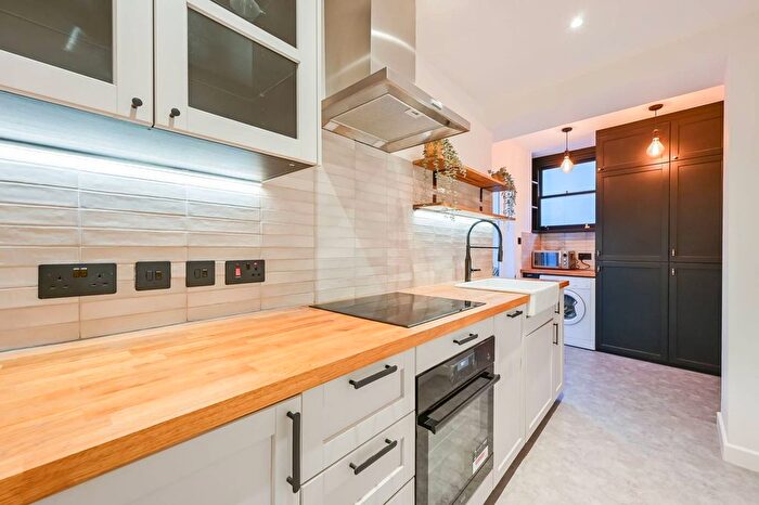 1 Bedroom Flat For Sale In Bow Road, Bow, London, E3