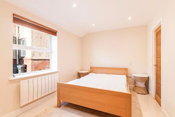 1 Bedroom Flat To Rent In London Road, Wokingham, RG40