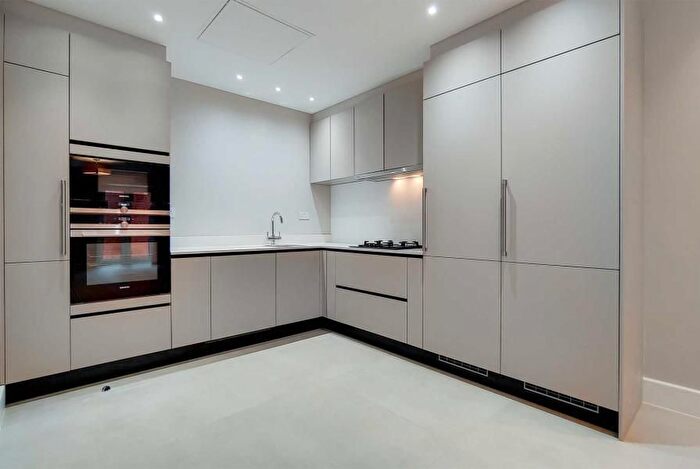 3 Bedroom Flat To Rent In Sprules Road, London, SE4