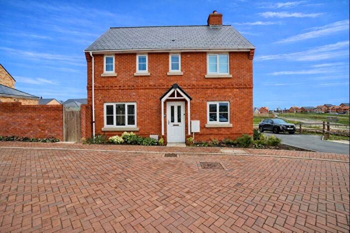 3 Bedroom Semi-Detached House For Sale In Hudson Way, Hadleigh, IP7