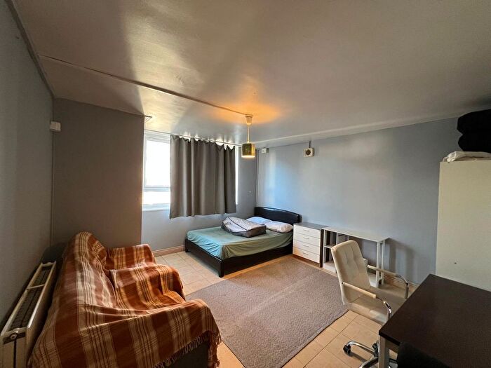 3 Bedroom Flat To Rent In Cazenove Road, London, N16
