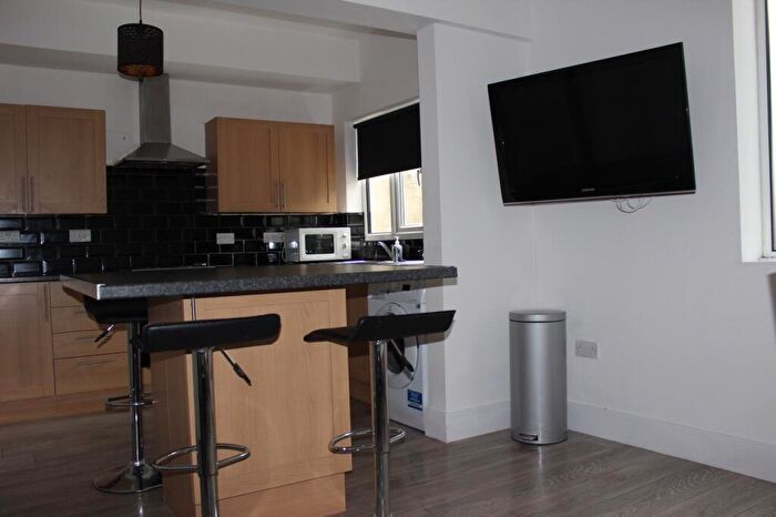 5 Bedroom House To Rent In Beeston Road, Dunkirk, East Midlands, NG7