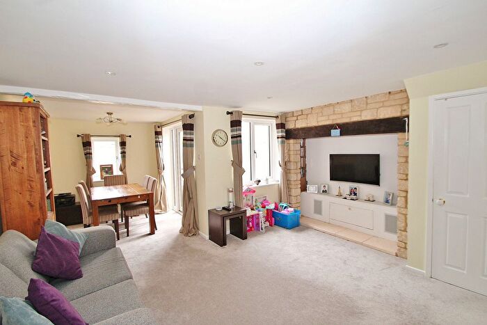 3 Bedroom End Terrace House For Sale In Ralegh Crescent, Witney, OX28
