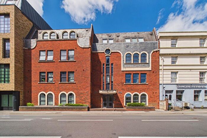 1 Bedroom Flat For Sale In Greyfriars Road, Reading, Berkshire, RG1