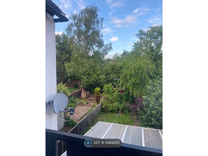 2 Bedroom Flat To Rent In Millway, Mill Hill, NW7