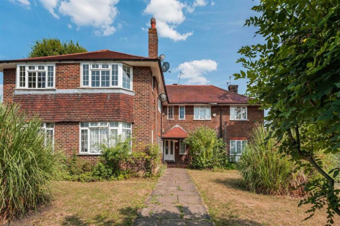 2 Bedroom Flat For Sale In Maybank Avenue, Wembley, HA0