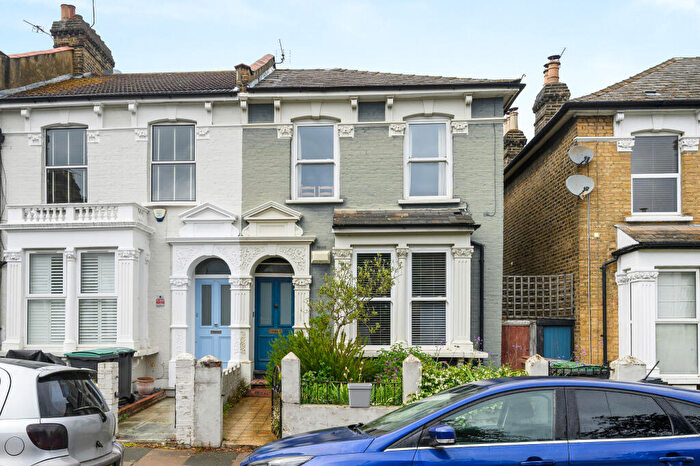 2 Bedroom Flat To Rent In Lothair Road South, London, N4