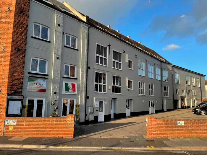 2 Bedroom Flat To Rent In The Quay, Poole, Dorset, BH15