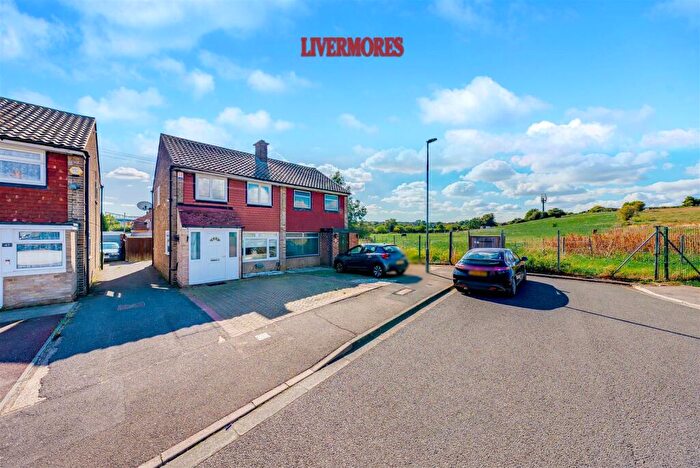 3 Bedroom Semi-Detached House For Sale In Medway Road, Crayford, Dartford, DA1