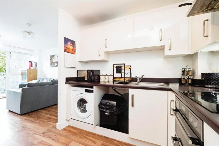 1 Bedroom Flat For Sale In Dean Path, Dagenham, RM8