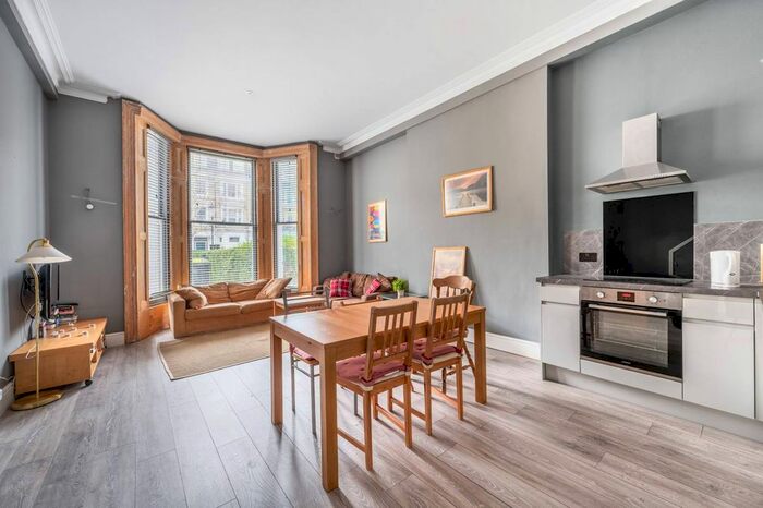 2 Bedroom Flat To Rent In Elsham Road, Kensington, London, W14