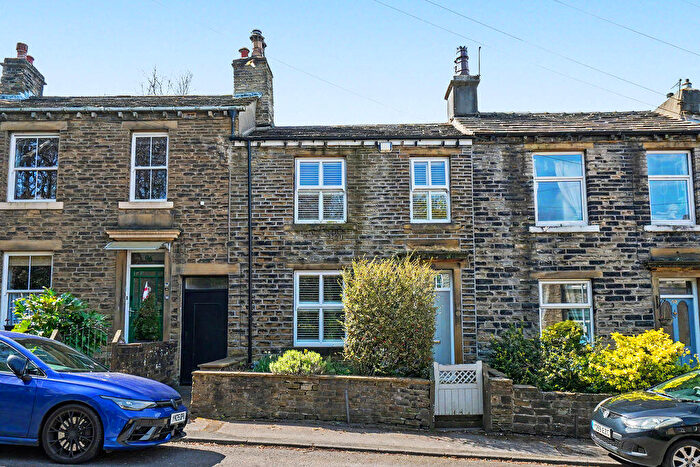 2 Bedroom Terraced House For Sale In Stile Common Road, Huddersfield, HD4