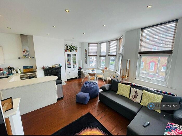 2 Bedroom Flat To Rent In Holmesdale Road, London, SE25