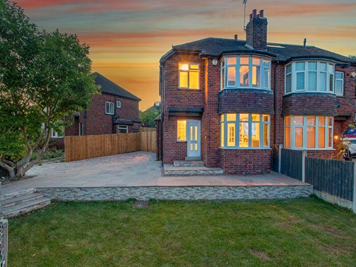 3 Bedroom Semi Detached House For Sale In Birchwood Avenue, LS17