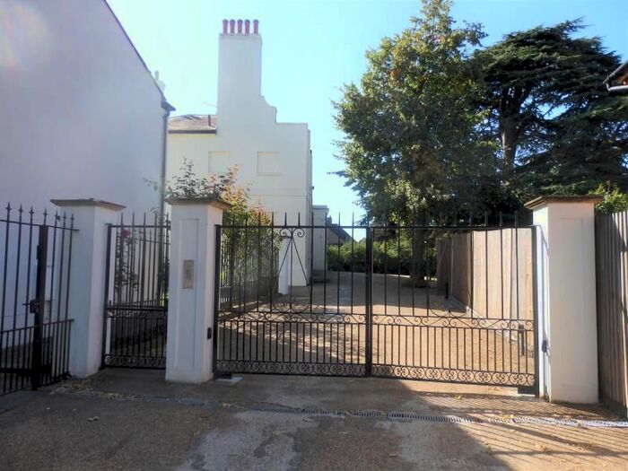 2 Bedroom Flat To Rent In Pleasance Road, London, SW15