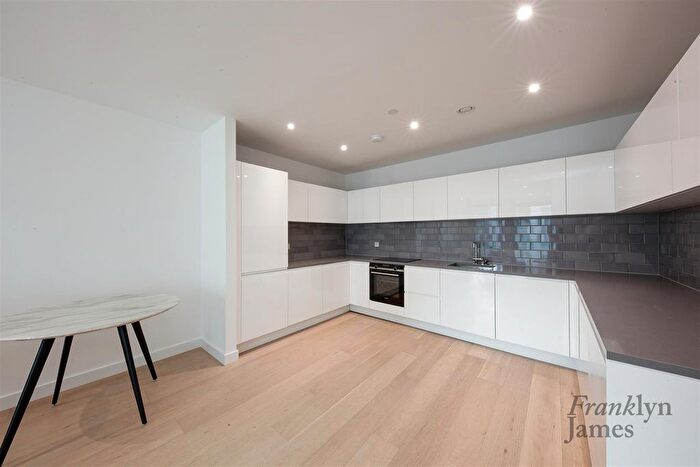 3 Bedroom Flat To Rent In Caravel House, Rendal Way, London, E16