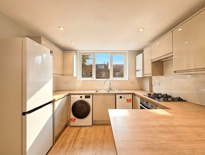1 Bedroom Flat To Rent In Station Road, London, N3