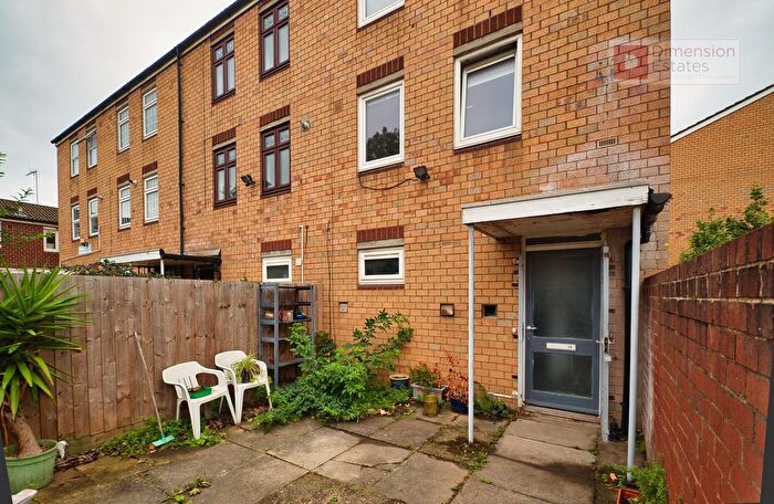 2 Bedroom Town House To Rent In Dalston, Hackney, E8