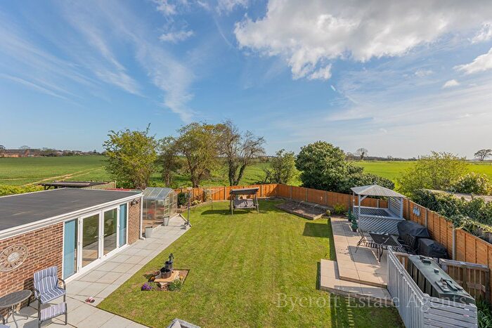 4 Bedroom Detached House For Sale In Poplar Drive, Filby, NR29