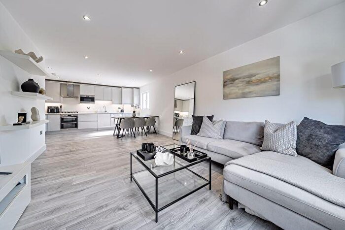 1 Bedroom Flat To Rent In Fielding Lane, Bromley, BR2