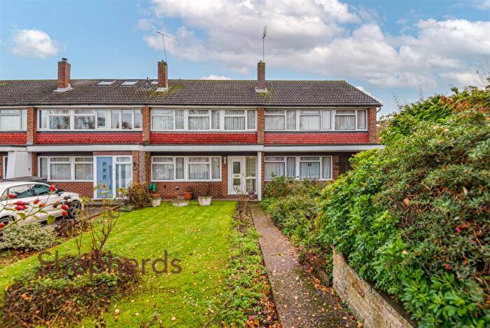 3 Bedroom Terraced House For Sale In Roselands Avenue, Hoddesdon, EN11