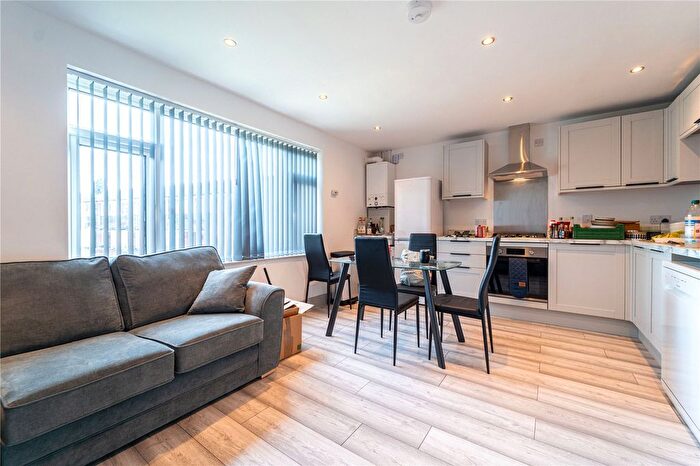 3 Bedroom Flat To Rent In Hubert Croft, Birmingham, West Midlands, B29