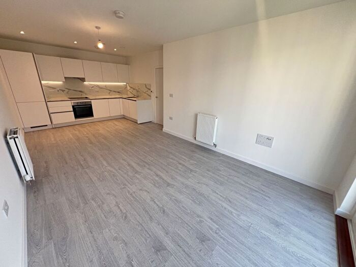 2 Bedroom Flat To Rent In Arusha Court, Farine Avenue, Hayes, Middlesex, UB3