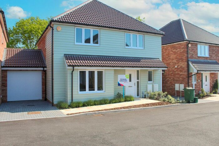4 Bedroom Detached House For Sale In Hadfield Close, Wickford, SS11