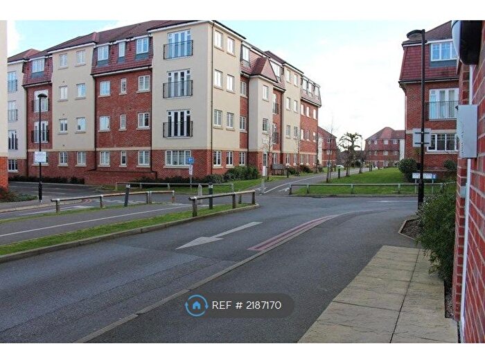 2 Bedroom Flat To Rent In Schoolgate Drive, Morden, SM4