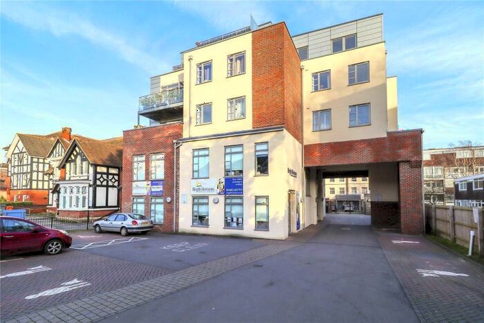 2 Bedroom Flat To Rent In Woking, GU22