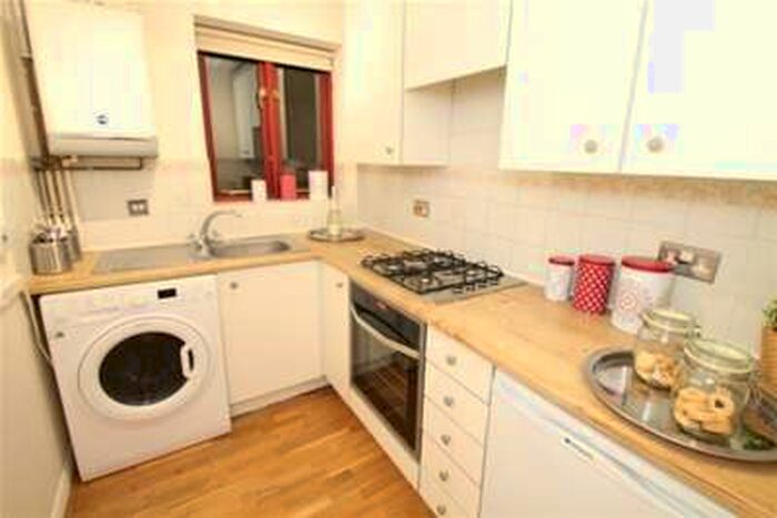 2 Bedroom Flat To Rent In Zero Deposit Option, Balmoral Court, The Avenue, BR3