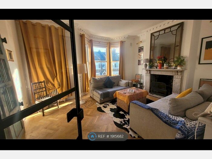 2 Bedroom Flat To Rent In Leander Road, London, SW2