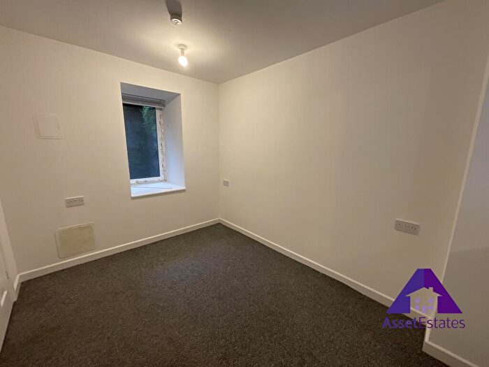 1 Bedroom Flat To Rent In Penybont Road, Abertillery, NP13