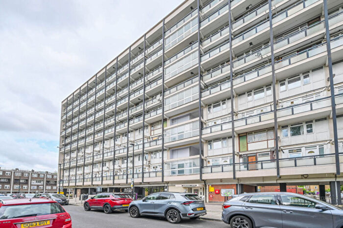 2 Bedroom Maisonette For Sale In Rosefield Gardens, Tower Hamlets, London, E14
