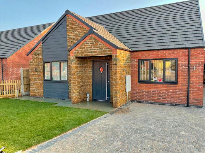 2 Bedroom Detached Bungalow For Sale In Nuttall Close, Yelvertoft, NN6