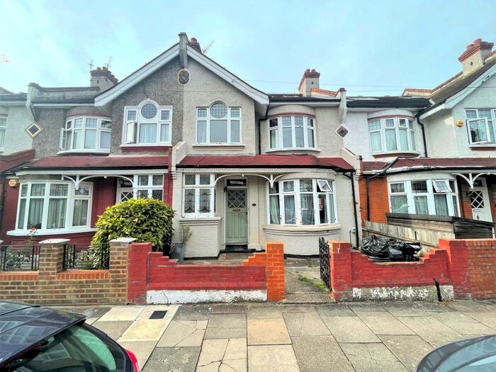 5 Bedroom Flat To Rent In Montana Road, London, SW17
