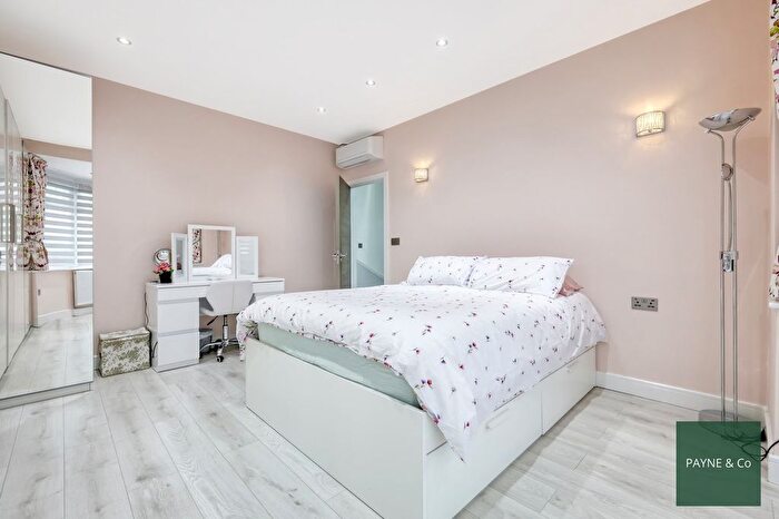 7 Bedroom Terraced House For Sale In Wanstead Lane, Ilford, IG1