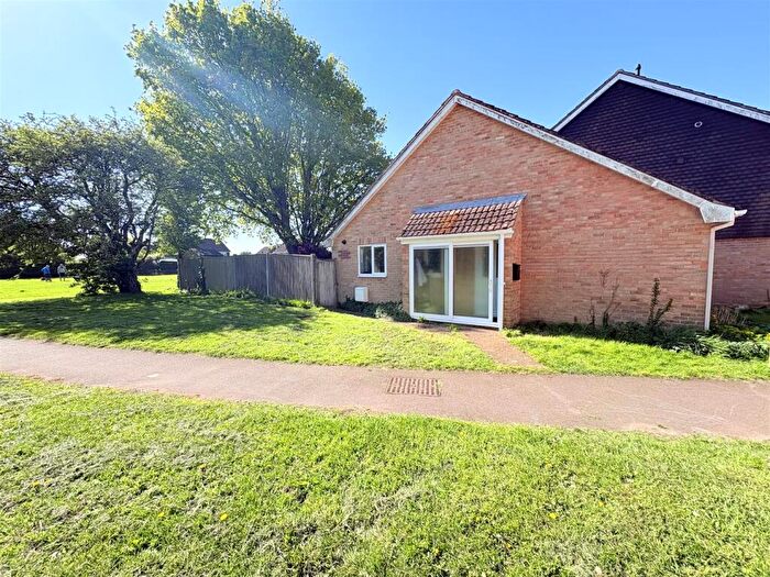2 Bedroom Semi-Detached Bungalow For Sale In Fitzwilliam Avenue, Stubbington, Fareham, PO14