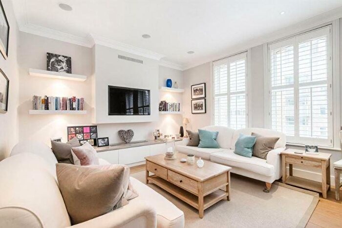 2 Bedroom Apartment To Rent In Baker Street, Marylebone, London, NW1