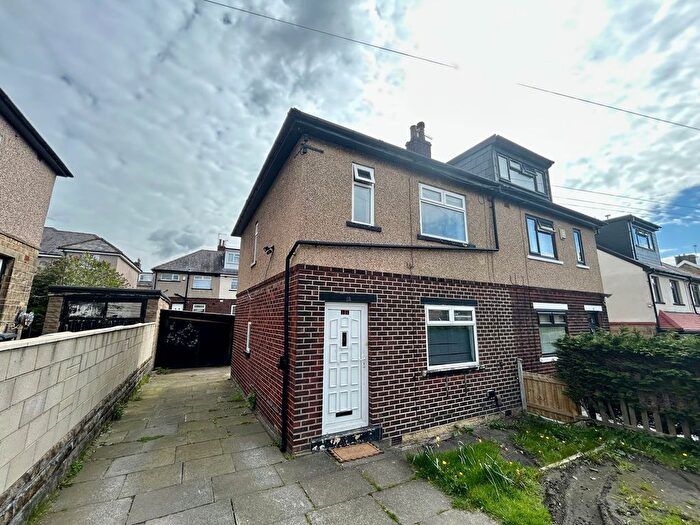 3 Bedroom Semi Detached House For Sale In Como Grove, Bradford, BD8