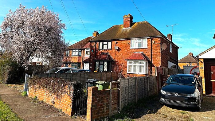3 Bedroom Semi Detached House To Rent In Old Farm Road, Guildford, GU1