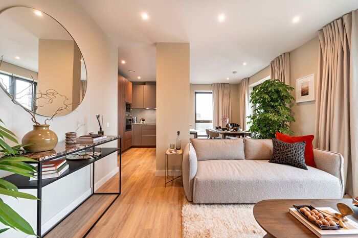 2 Bedroom Flat To Rent In The Glasswork, Greenford, UB6