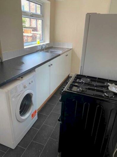 4 Bedroom Semi-Detached House To Rent In Davenport Avenue, Withington, M20