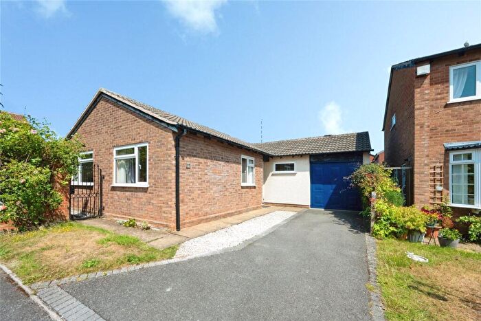 3 Bedroom Bungalow For Sale In Dodd Avenue, Warwick, Warwickshire, CV34
