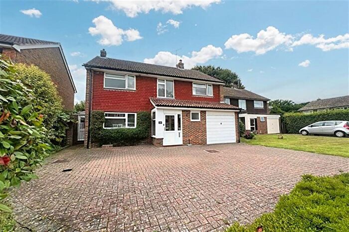 3 Bedroom Detached House To Rent In Collingwood Road, Horsham, RH12