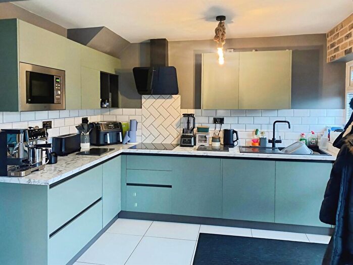 3 Bedroom Terraced House For Sale In Nettleton Court, Leeds, LS15