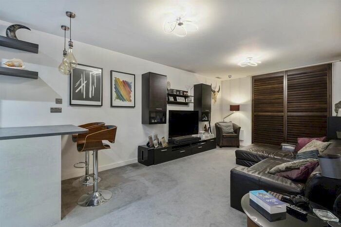 1 Bedroom Flat To Rent In Salamanca Place, Vauxhall, London, SE1