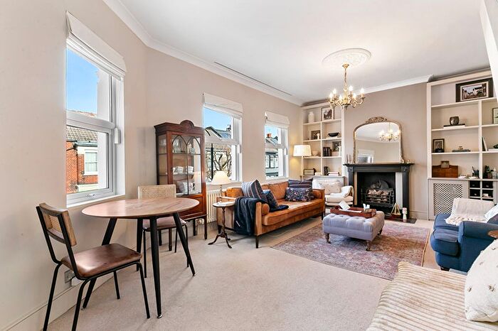 3 Bedroom Maisonette For Sale In Allestree Road, Munster Village, SW6