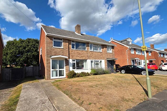 3 Bedroom Semi-Detached House For Sale In Winnham Drive, Fareham, PO16