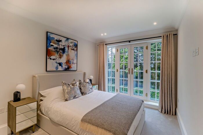2 Bedroom Flat For Sale In Eastbury Avenue, Northwood, HA6